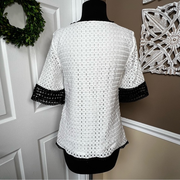 ⭐️ Banana Republic Eyelet Blouse Top Size SMALL - Picture 3 of 14